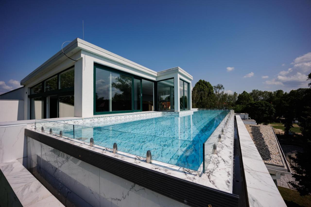 Villa Bauhaus Wellness Apartments 207 - Petiteplage Siofok Exterior photo