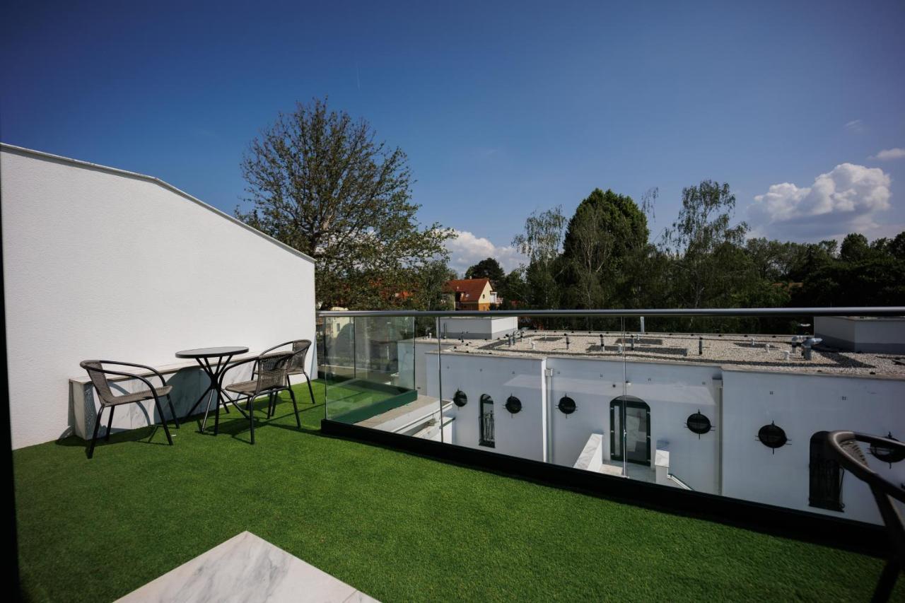 Villa Bauhaus Wellness Apartments 207 - Petiteplage Siofok Exterior photo