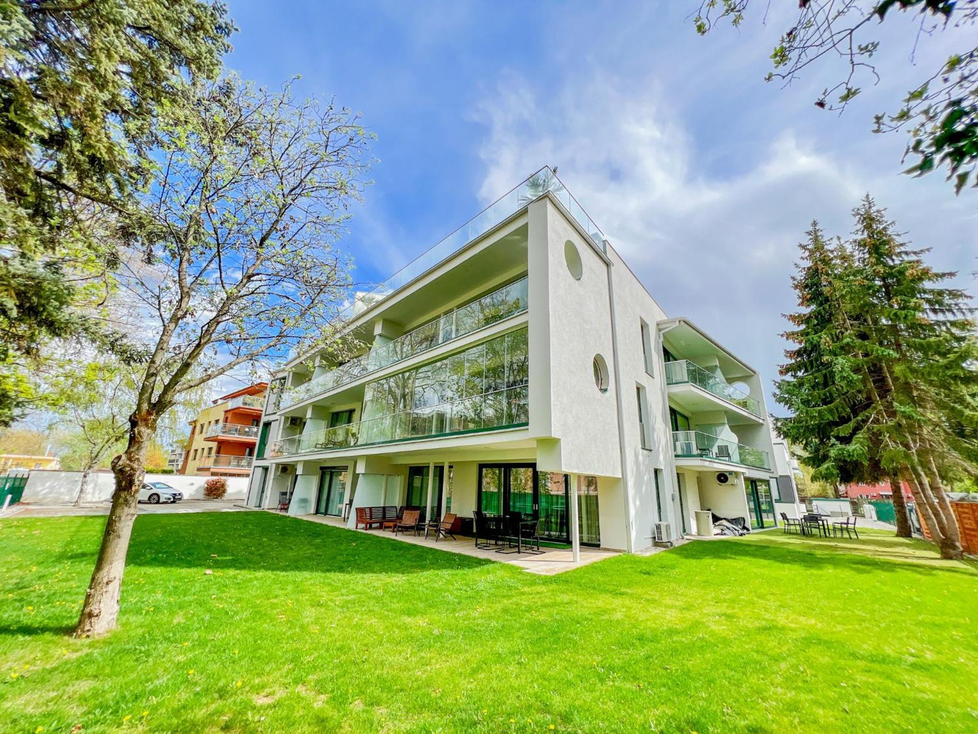 Villa Bauhaus Wellness Apartments 207 - Petiteplage Siofok Exterior photo
